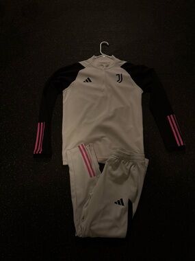 adidas White/Pink Juventus Training Tracksuit. Size Men Medium